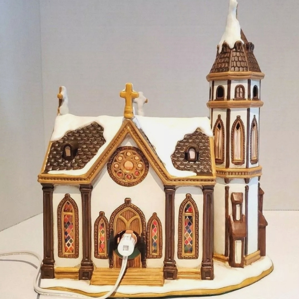 Lefton Colonial Village Trinity Church 1998 880/5500.  Limited edition